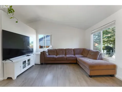 888 Pana Street Woodburn OR 97071