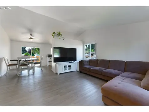 888 Pana Street Woodburn OR 97071