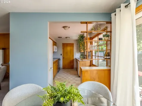 1752 Se 96th Avenue Portland OR 97216