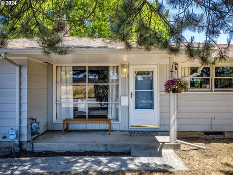 1752 Se 96th Avenue Portland OR 97216