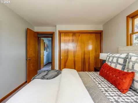 1752 Se 96th Avenue Portland OR 97216