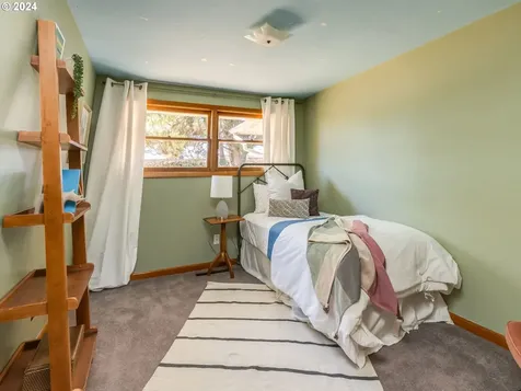 1752 Se 96th Avenue Portland OR 97216