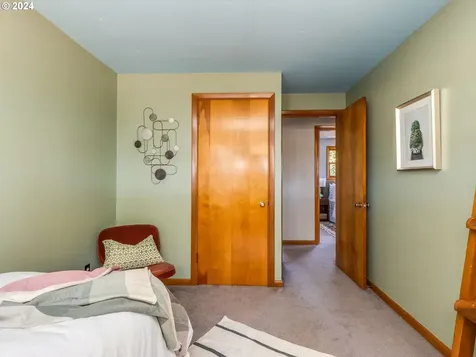 1752 Se 96th Avenue Portland OR 97216