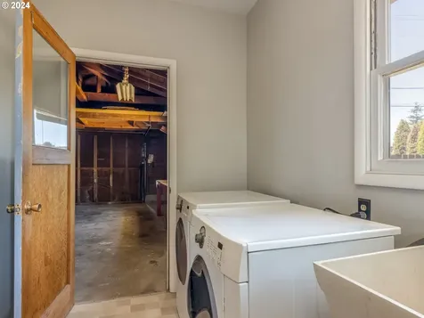 1752 Se 96th Avenue Portland OR 97216