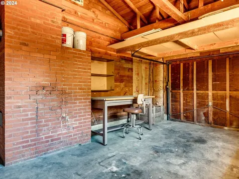 1752 Se 96th Avenue Portland OR 97216