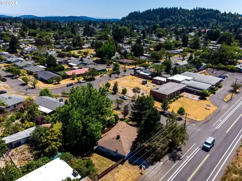 1752 Se 96th Avenue Portland OR 97216
