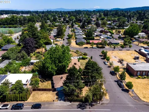 1752 Se 96th Avenue Portland OR 97216