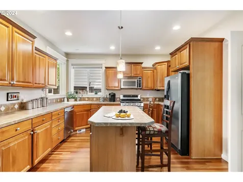 8747 NW Kearney Street Portland OR 97229