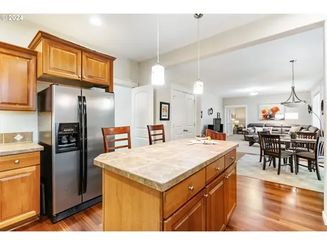 8747 NW Kearney Street Portland OR 97229