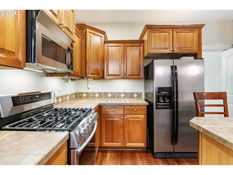 8747 NW Kearney Street Portland OR 97229