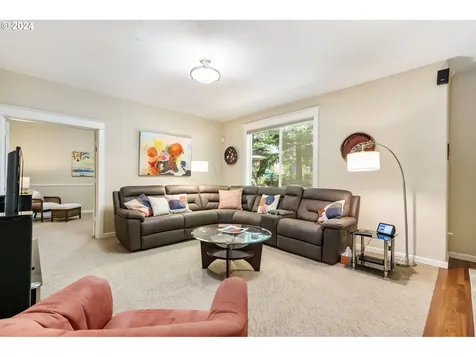 8747 NW Kearney Street Portland OR 97229