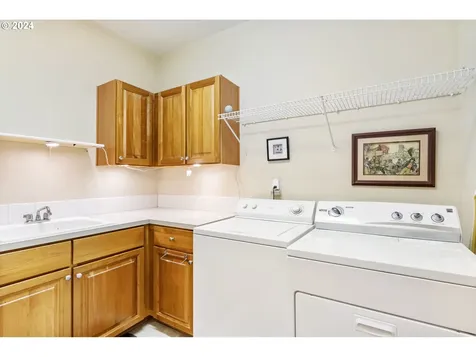 8747 NW Kearney Street Portland OR 97229
