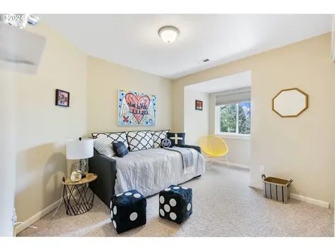 8747 NW Kearney Street Portland OR 97229