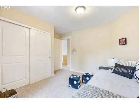 8747 NW Kearney Street Portland OR 97229