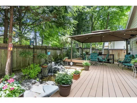 8747 NW Kearney Street Portland OR 97229