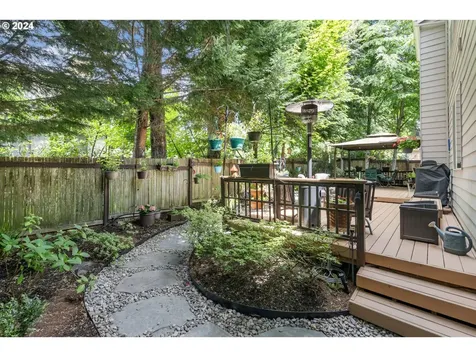 8747 NW Kearney Street Portland OR 97229