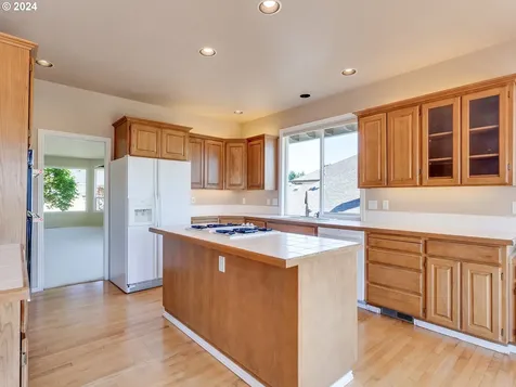 15915 Sw Hampshire Terrace Portland OR 97224