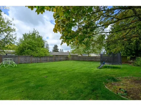 1221 Ne 27th Street Mcminnville OR 97128