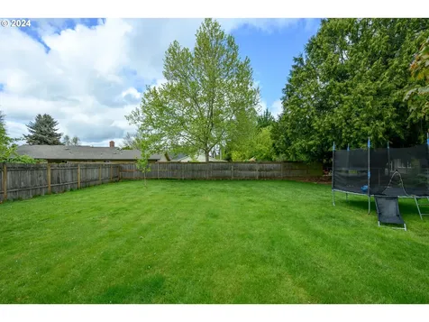 1221 Ne 27th Street Mcminnville OR 97128