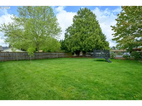 1221 Ne 27th Street Mcminnville OR 97128