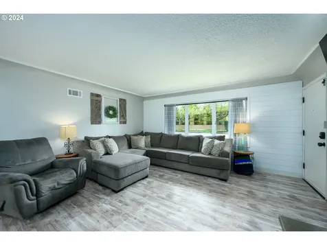 1221 Ne 27th Street Mcminnville OR 97128
