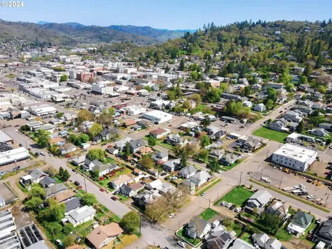 510 SE Floed Avenue Roseburg OR 97470