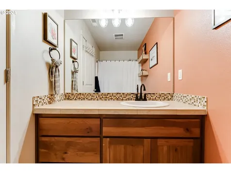 5433 Gould Avenue Eugene OR 97402