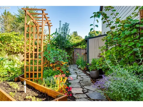 5433 Gould Avenue Eugene OR 97402
