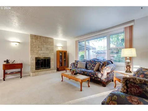 1584 Ne La Mesa Place Gresham OR 97030