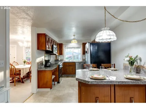 1584 Ne La Mesa Place Gresham OR 97030