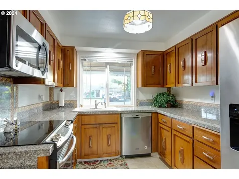 1584 Ne La Mesa Place Gresham OR 97030