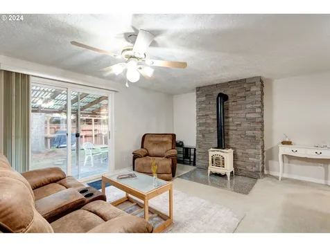 1584 Ne La Mesa Place Gresham OR 97030