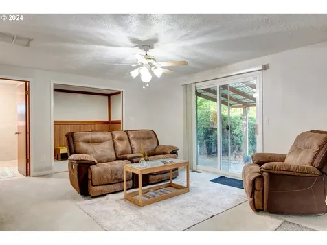 1584 Ne La Mesa Place Gresham OR 97030