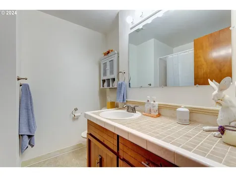 1584 Ne La Mesa Place Gresham OR 97030