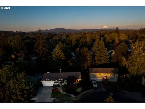 1584 Ne La Mesa Place Gresham OR 97030