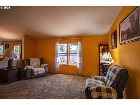 319 Hood Court Molalla OR 97038