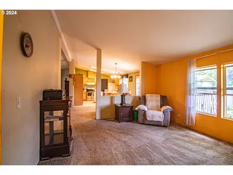 319 Hood Court Molalla OR 97038
