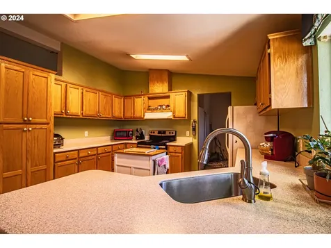 319 Hood Court Molalla OR 97038