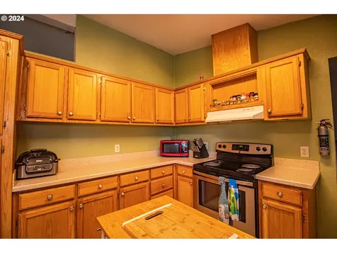 319 Hood Court Molalla OR 97038