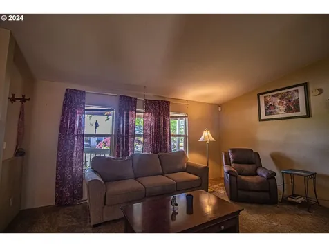 319 Hood Court Molalla OR 97038