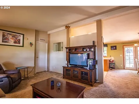319 Hood Court Molalla OR 97038