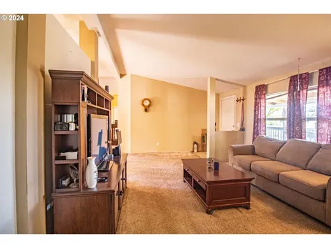 319 Hood Court Molalla OR 97038