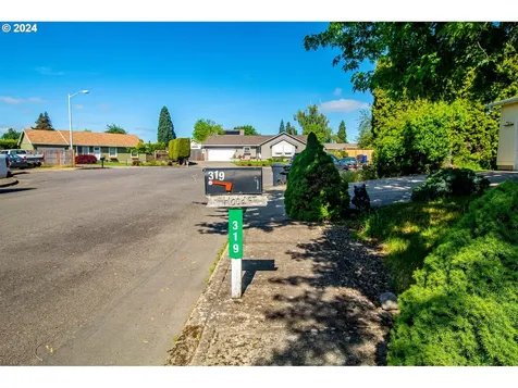 319 Hood Court Molalla OR 97038