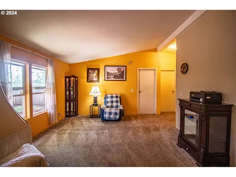 319 Hood Court Molalla OR 97038