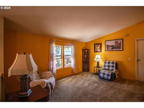 319 Hood Court Molalla OR 97038