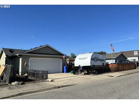 226 Ne Plum Ridge Drive Winston OR 97496