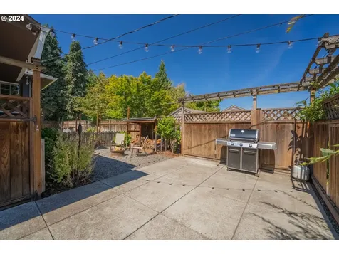 814 17th Street Hood River OR 97031