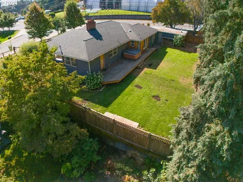 814 17th Street Hood River OR 97031