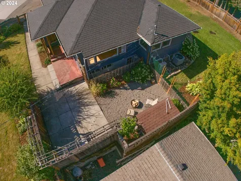 814 17th Street Hood River OR 97031