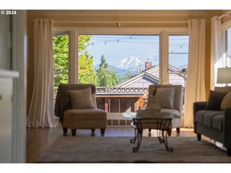814 17th Street Hood River OR 97031